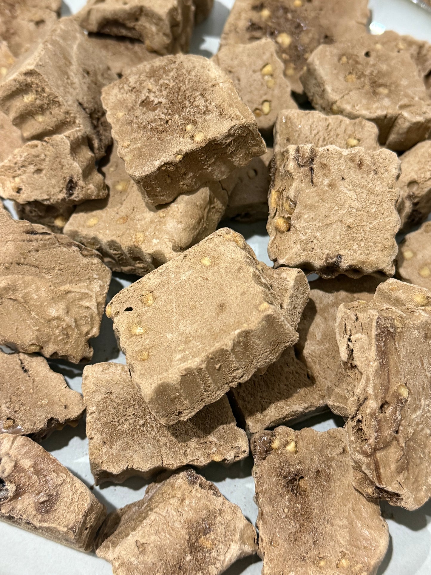 ايس كريم نوتلا بقطع البندق